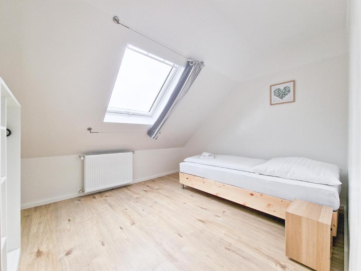 Raj Living - 1 Or 3 Room Apartments - 20 Min Messe Dus And Old Town Dus Dusseldorf Exterior photo