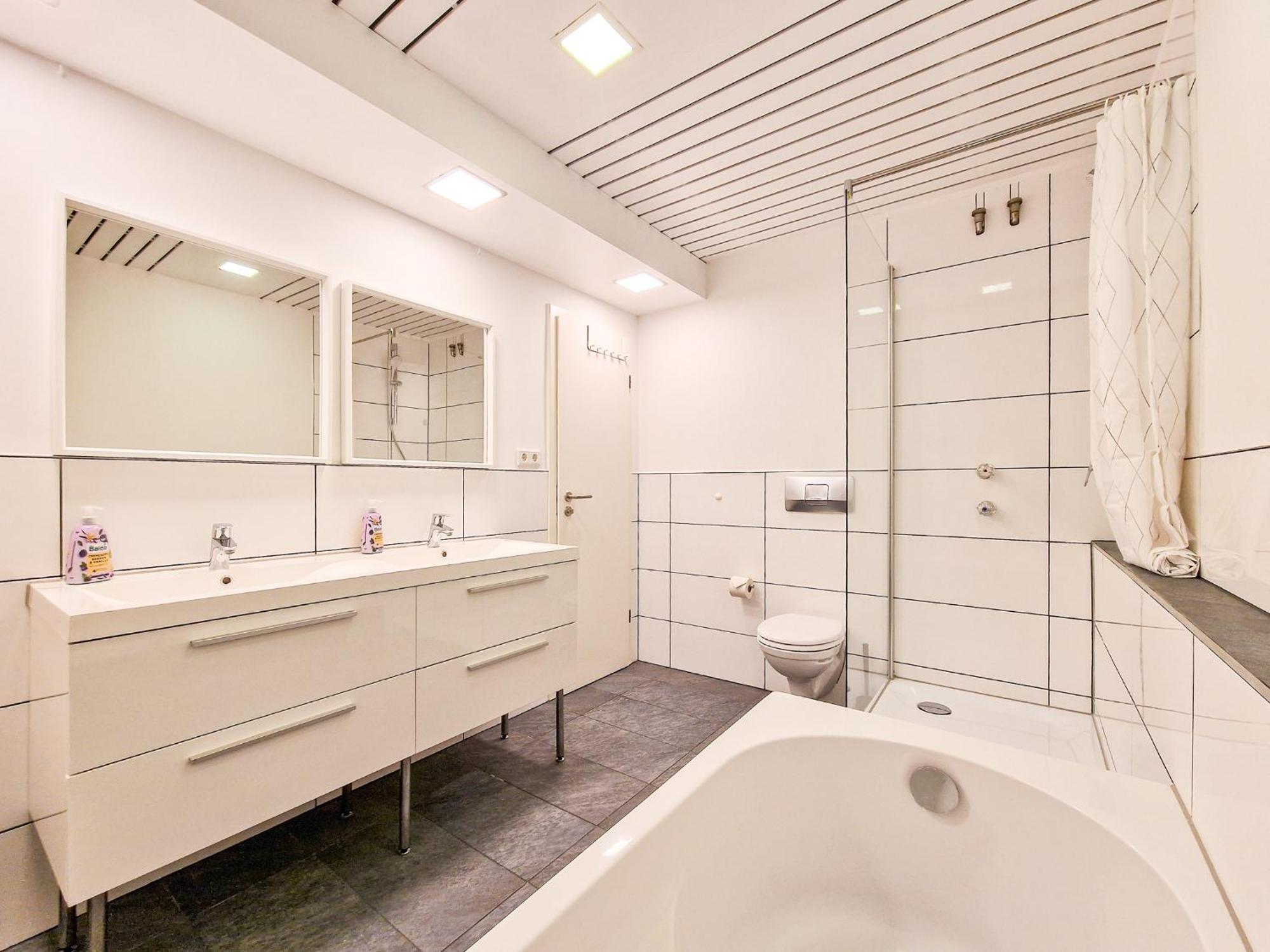 Raj Living - 1 Or 3 Room Apartments - 20 Min Messe Dus And Old Town Dus Dusseldorf Exterior photo